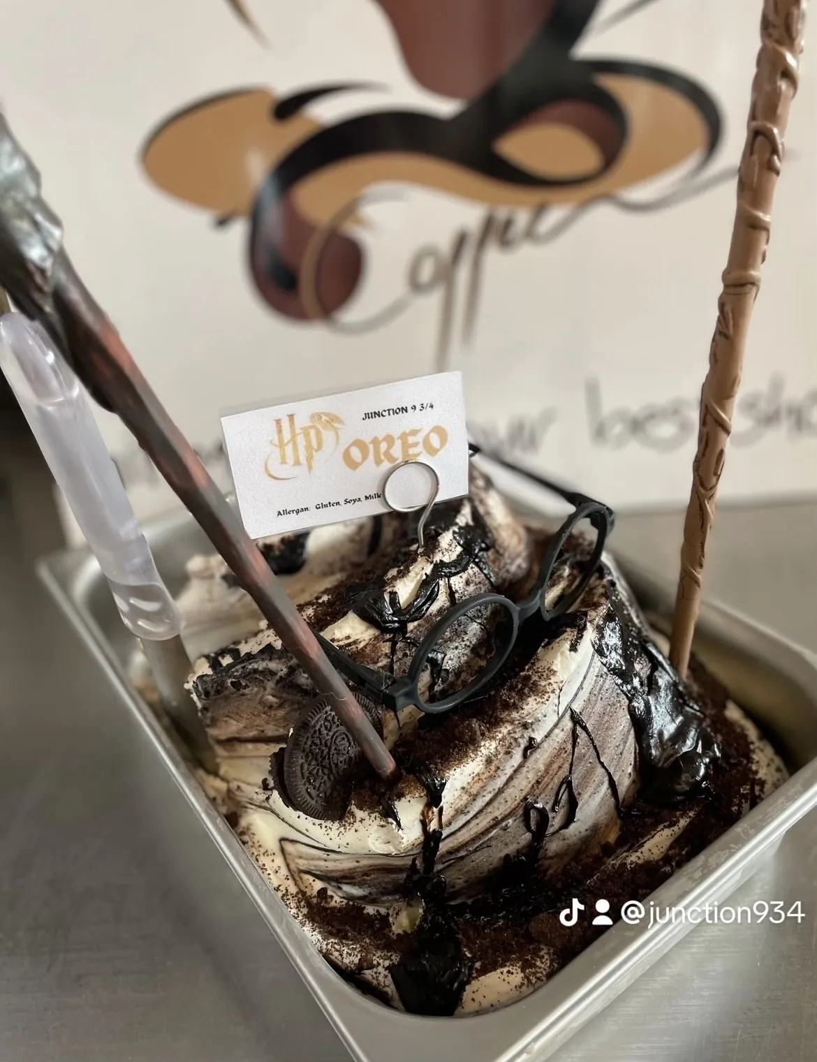Oreo gelato in the counter tray