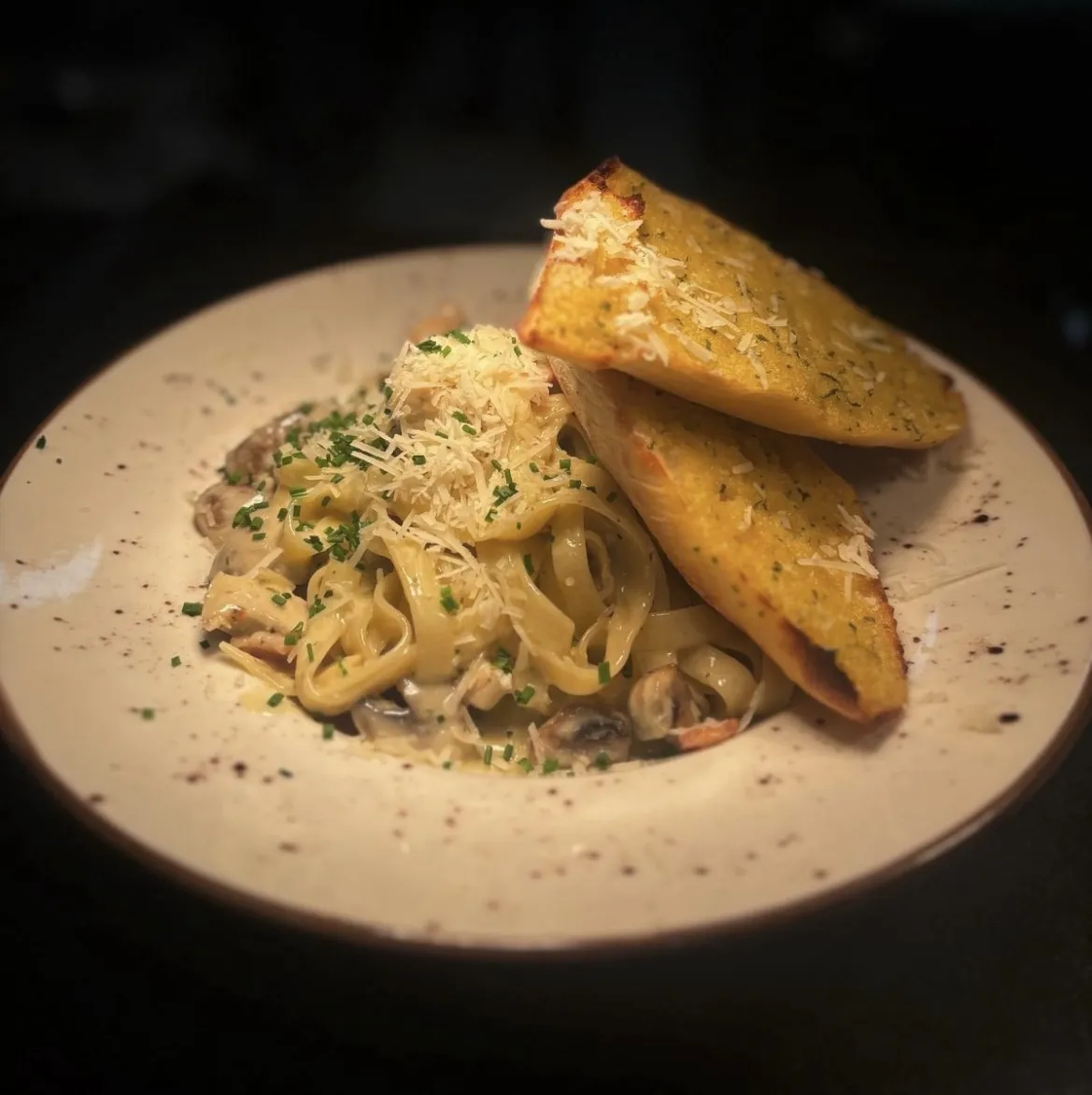 Tagliatelle with parmesan and garlic bread