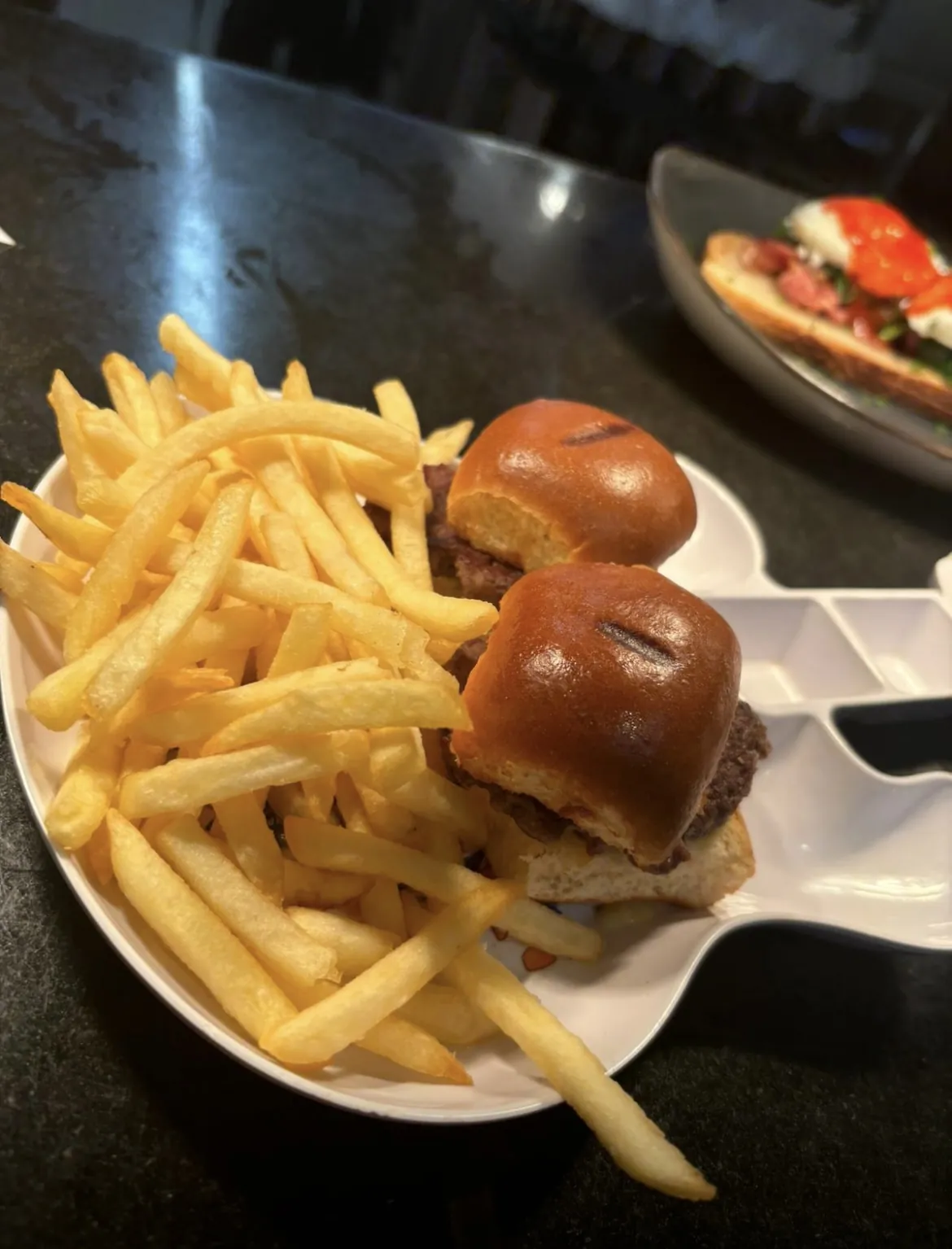 Sliders with fries