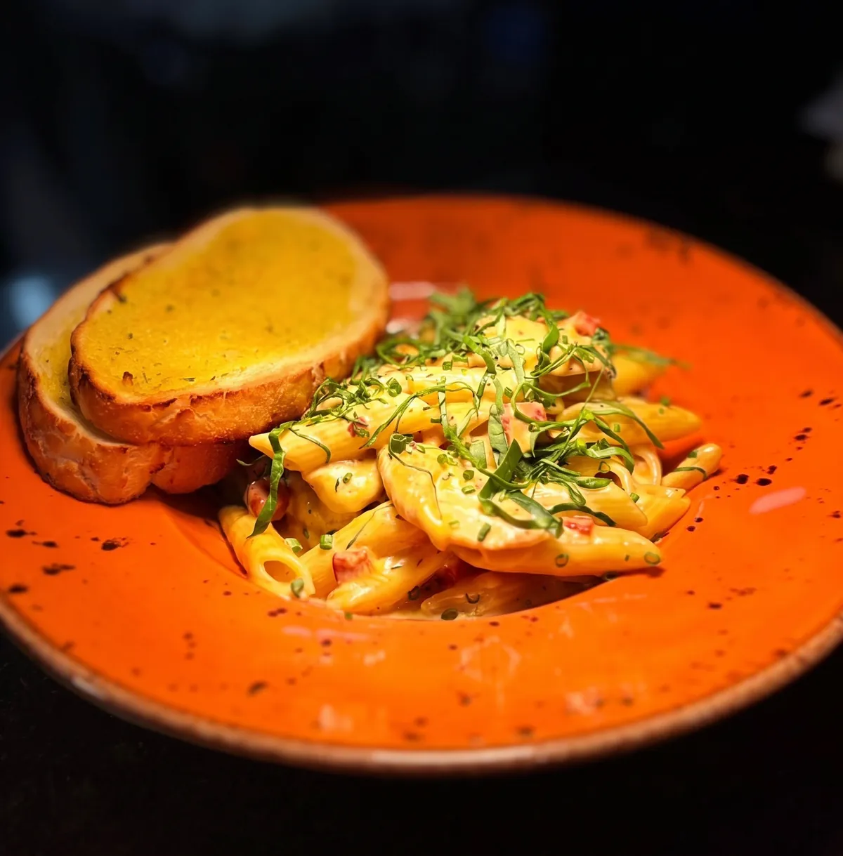 Penne in a creamy sauce with garlic bread