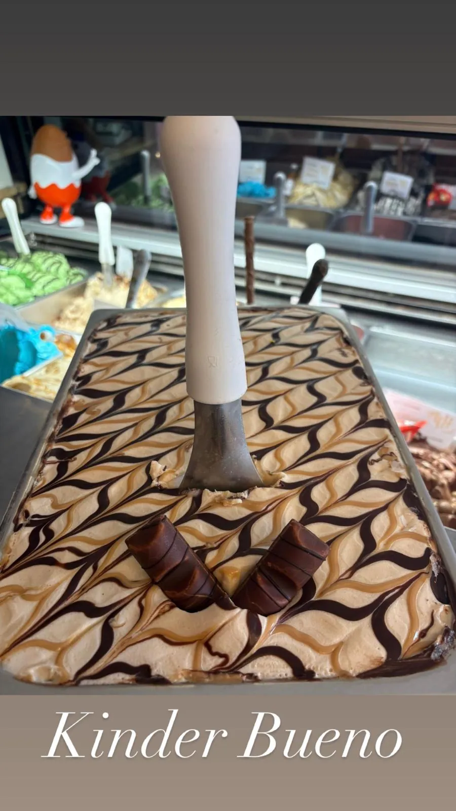Kinder Bueno gelato in the counter tray